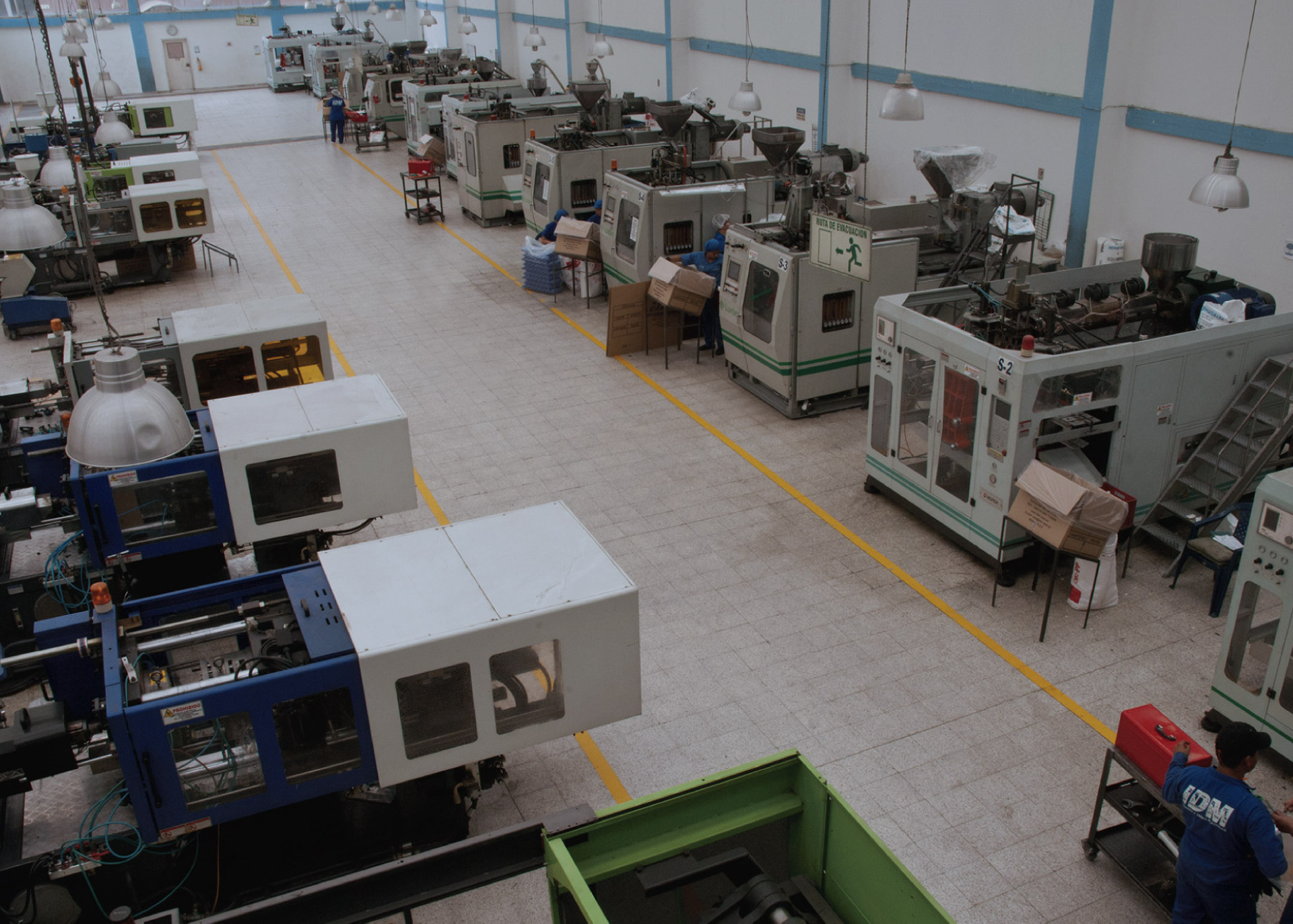 Líderes en Fabricación de Envases y Tapas Plásticas | IDM